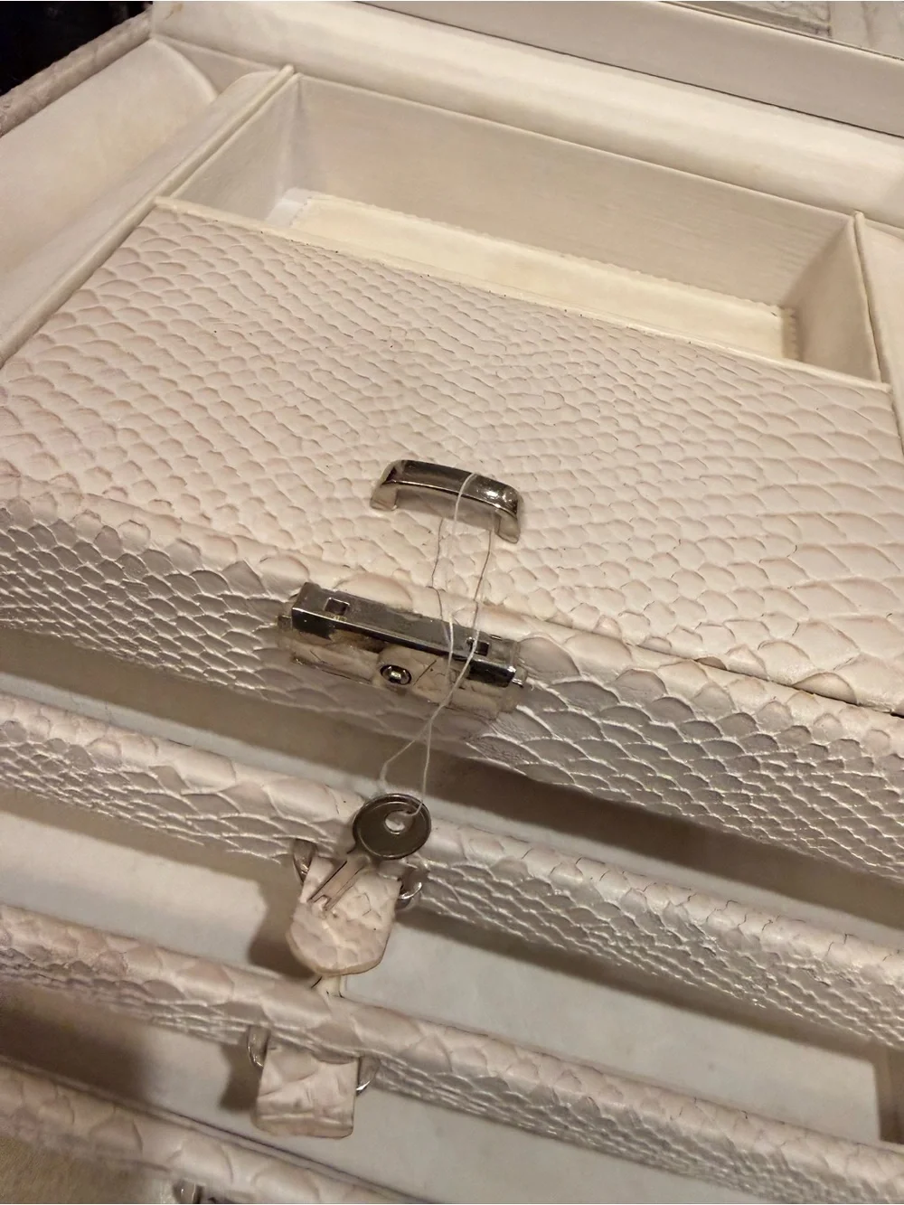 Premium Cream Jewelry Organizer Box with Faux Snakeskin Texture